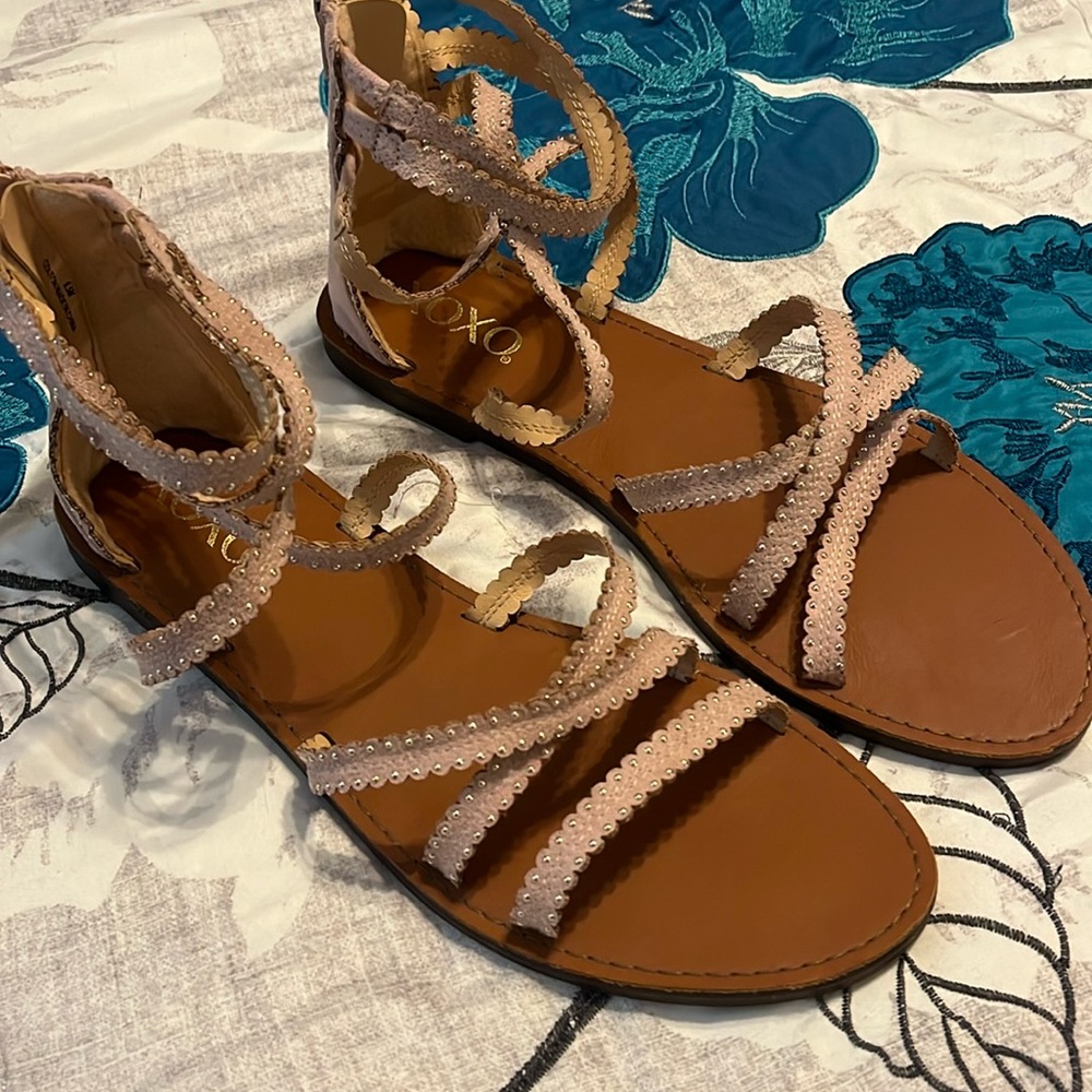 XOXO Footwear Beautiful Blush Colored Gladiator Sandals Size 9.5 Colton